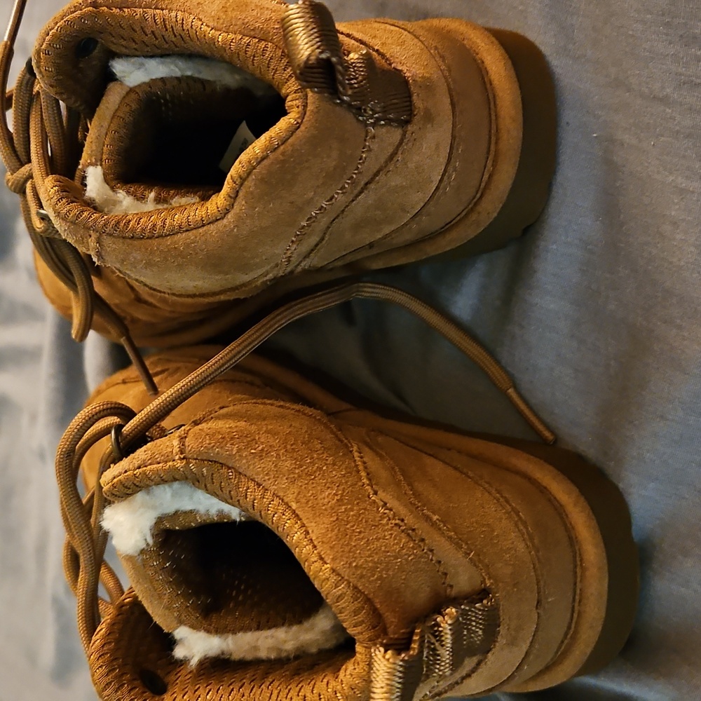 Size 13 UGG Kids Tan Lace-Up Boots - Picture 3 of 7